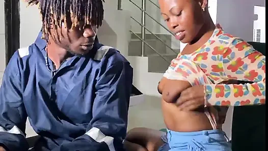 Tuvaleti tamir etmek için buradayım ama sonunda göt deliğini kazıyor