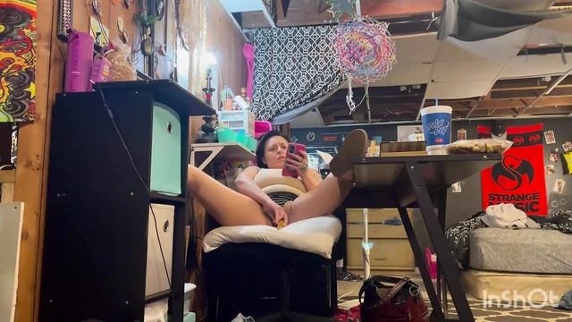 Watching porn trying to hurry and cum before my husband gets outta the shower