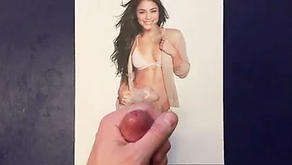 vanessa hudgens'e saygı duruşu