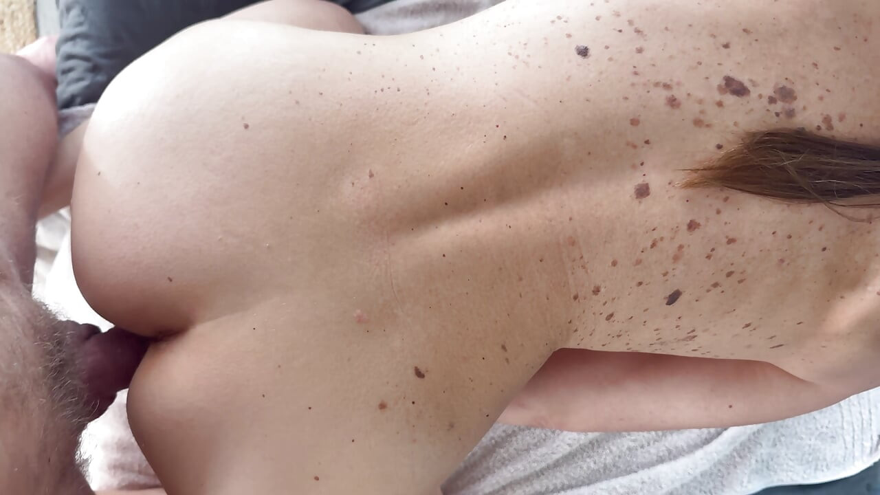 50+毛深い成熟者が両方の穴で犯される