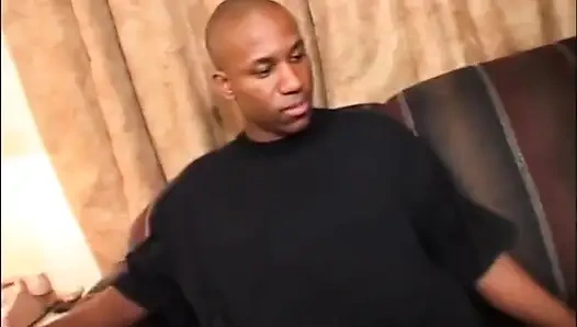 Cewek mungil kulit hitam di kontol besar pria kulit hitam