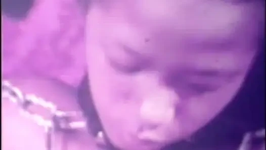 Desiree West vajinamı yalıyor