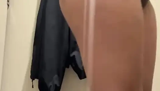 Girl with a Big Ass Shaking in Public
