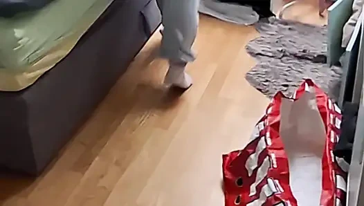 18-jährige nachbarin erwischte mich beim masturbieren - dann besamte meine verheiratete muschi roh