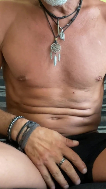 Drkam mi kurac s prstima u guzici