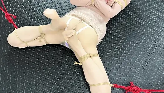 Müşteri, titreşen anal tıkaç ve bobobei'nin nihai orgazmını filme aldı