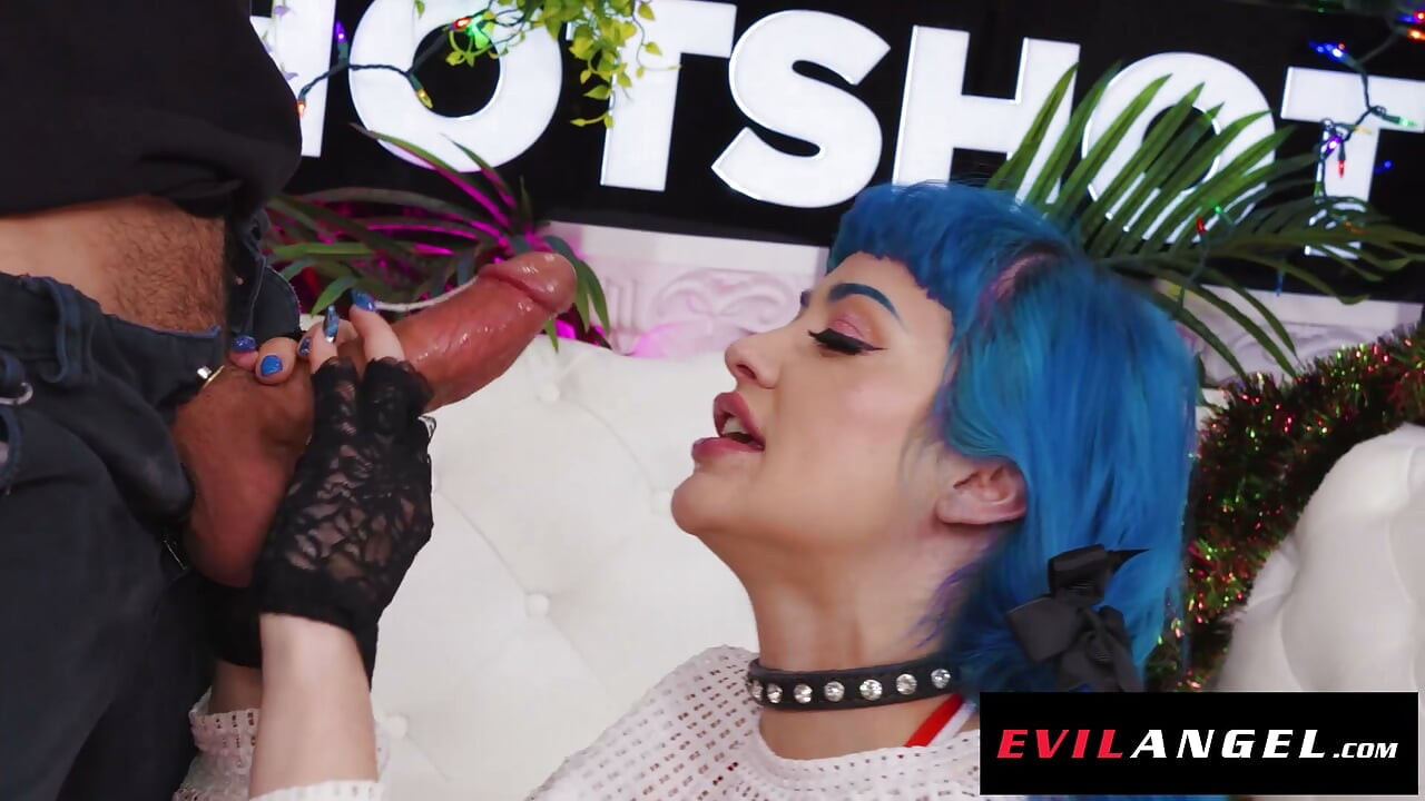 EVIL ANGEL - Jewelz Blu ESGUICHA Com Sexo Bruto e Implacável