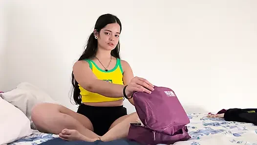 Masturbasi solo pakai vibrator merah muda - muncrat banyak banget