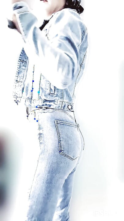 Crossdresser in Jeans webcam show
