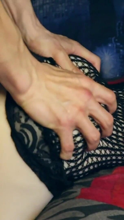 私は彼女の後背位スタイルでファックし、彼女の丸いお尻を精液で覆うのが大好きです。 | クリップ 2