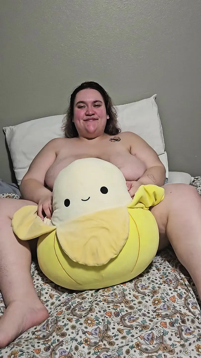 Playing with my cute pussy