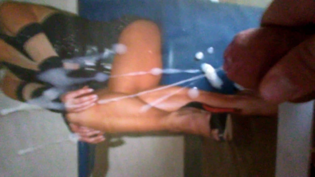 Cumshot on Magdalena Brzeska calves