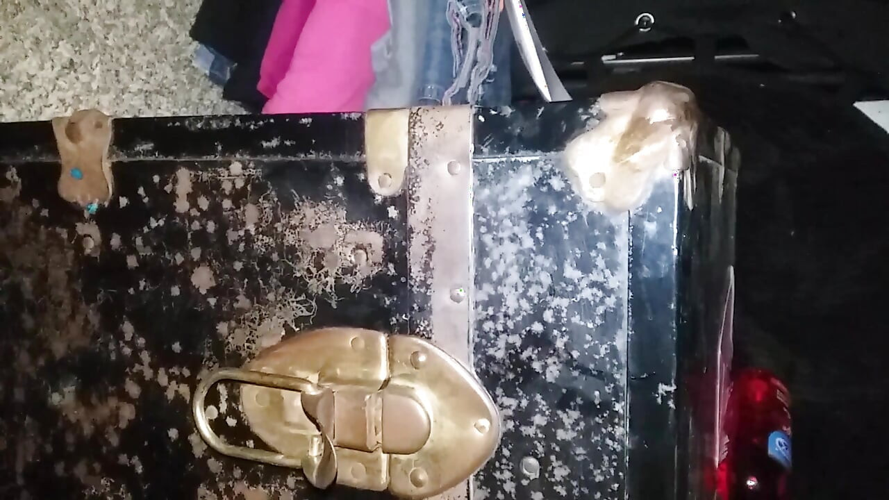 Evli kadın kocasının önünde yarağa biniyor