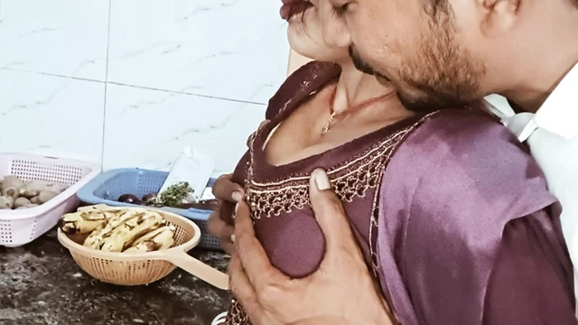 Kitchen sex with padosi bhabi hindi audio sex