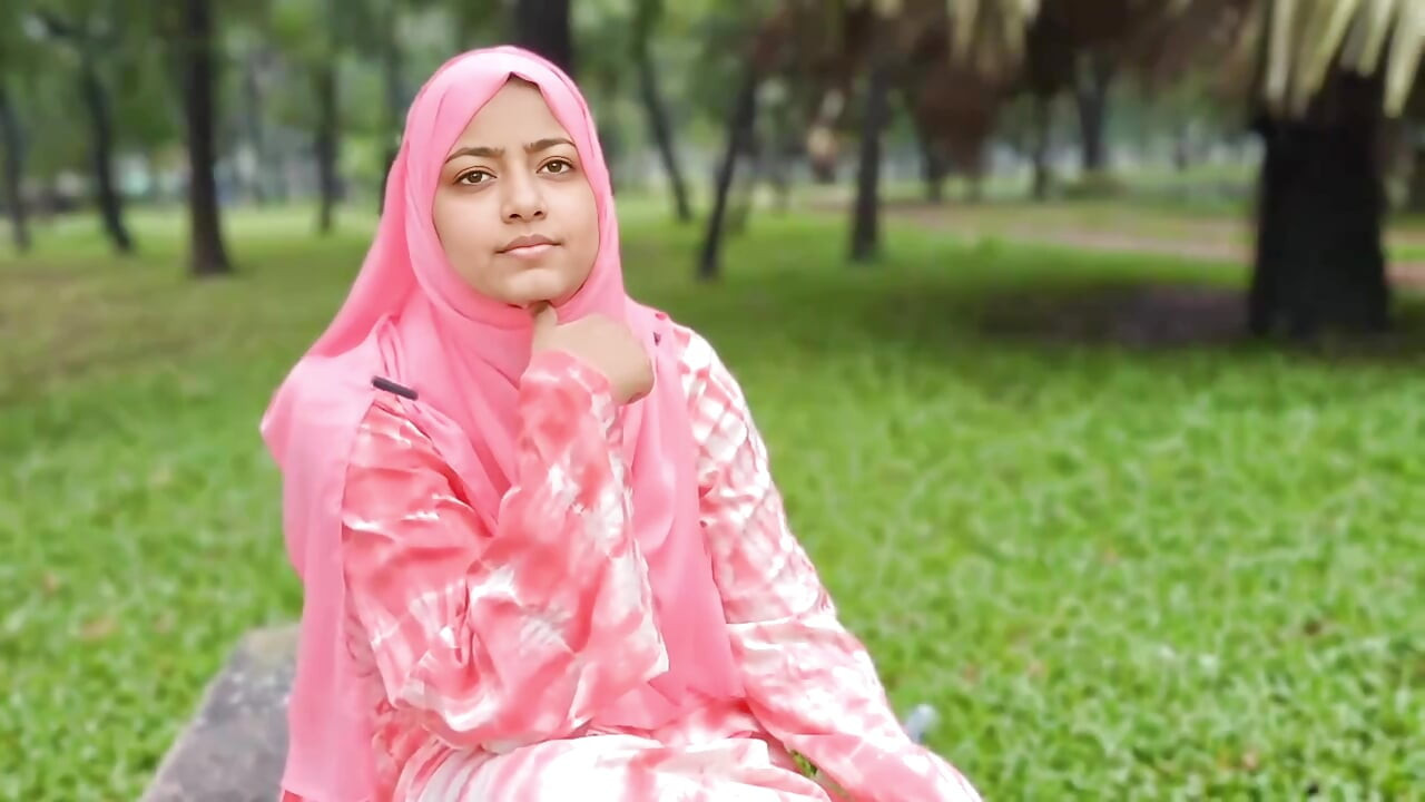 A girl sits alone in the park, then she meets him and friendship then love.