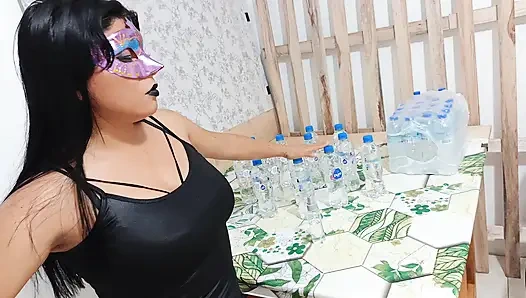 ПРОДАВЕЦ ВОДЫ ЗАНИМАЕТСЯ СЕКСОМ С НЕПЛАТЕЖЕСПОСОБНЫМ КЛИЕНТОМ