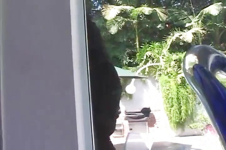 Preta puta chupa e é fodida por um grande pau preto