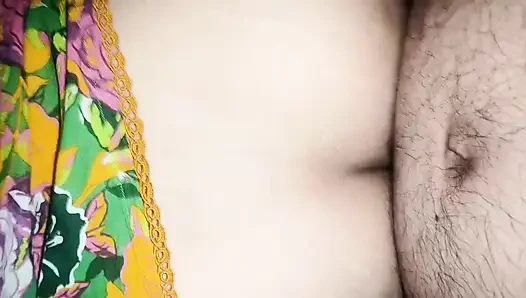 Sakso çekiyor. Pakistanlı kızın oral seksi.