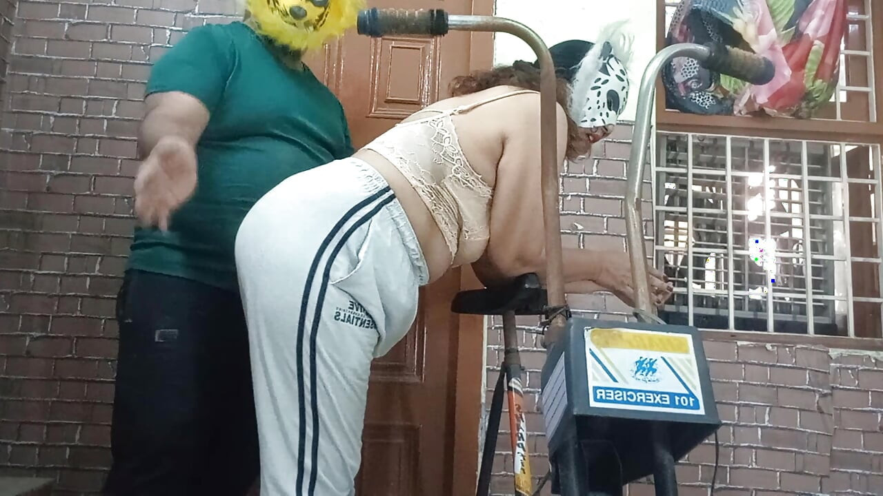 Vidéo X indienne hardcore d’un entraîneur de gym et de sa copine