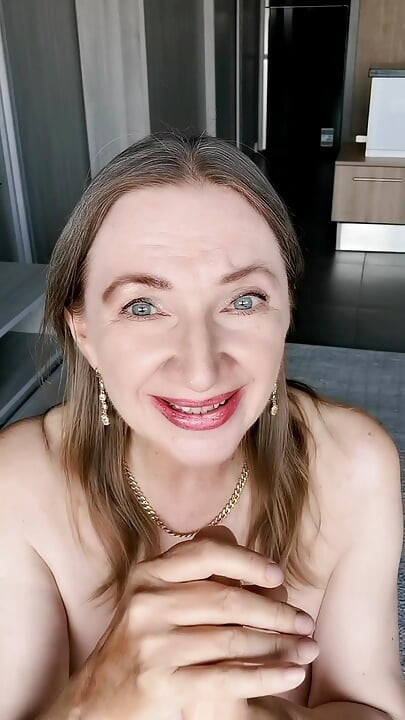 Heartbroken gast lernt leidenschaft von verführerischer reifer frau