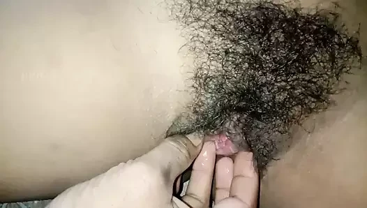 Masukin jari ke dalam memek cewek.