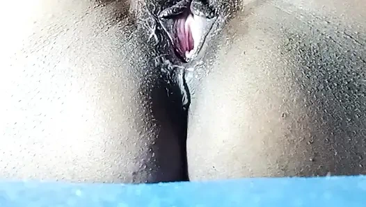 Bhabhi Ne Aaj chut mein mainan plastik Dal Ke Maza liya Bagian 2