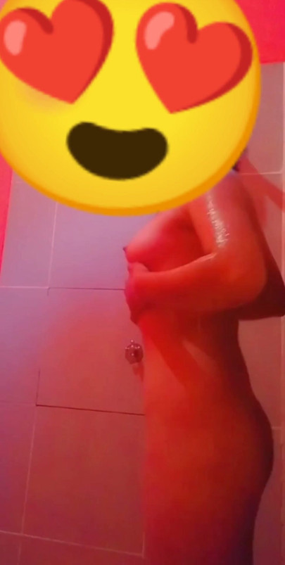Bolivian girl naked in the shower | Clip 1