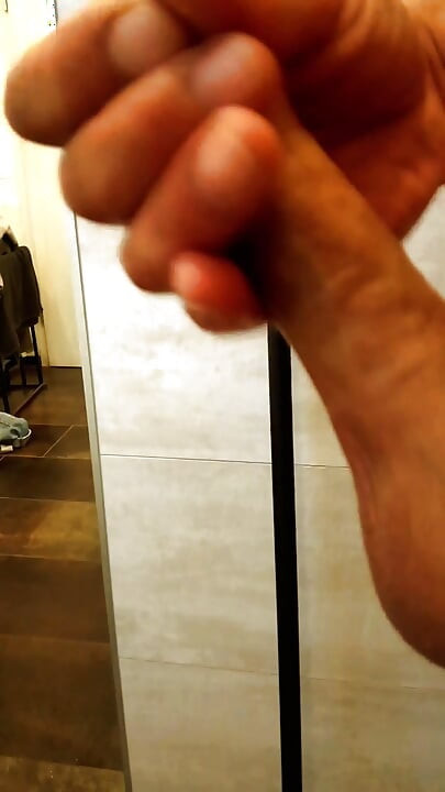 nice cock jerked off in the shower.