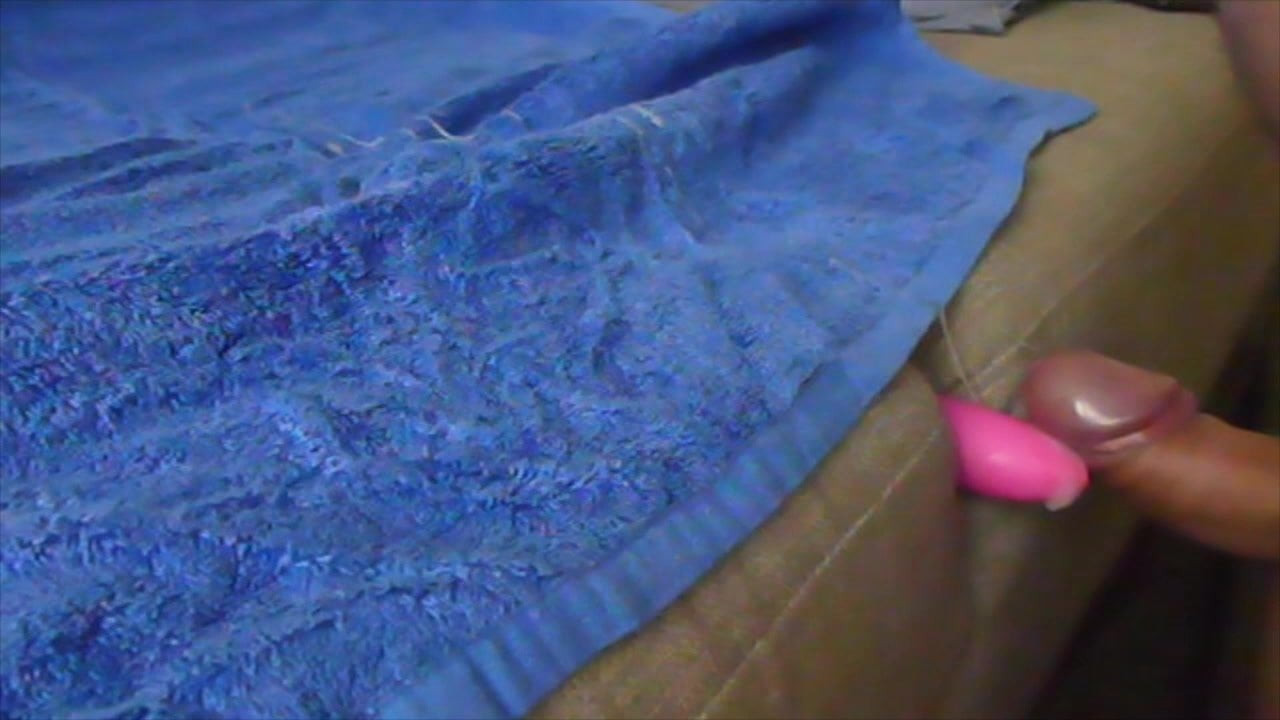 Super slo-mo cumshot vibrator