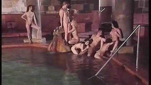 Termik yüzme havuzunda sikişen grup seks partisi