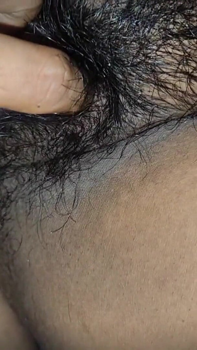 Bhabhi ke sath Soya toh bhabhi ne Raat ko lund pakad liya | Clip 1