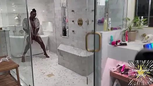 Sultry Soak: Giana's Naughty Bath Tease