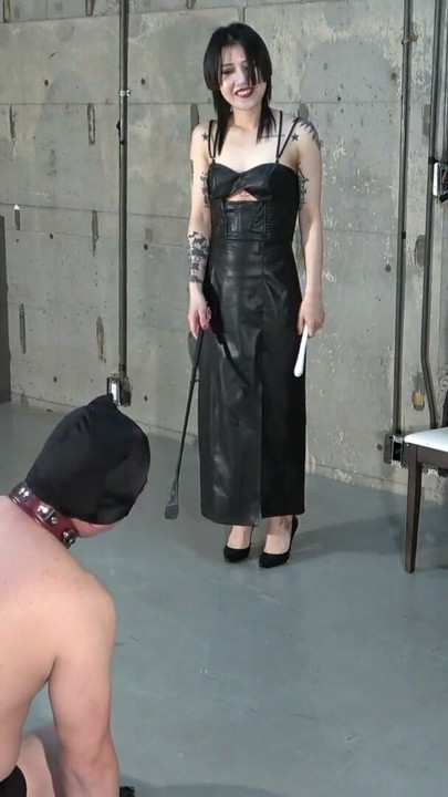 Japanese mistress gives the slave a tail butt plug to be the mistress's pet | Clip 3