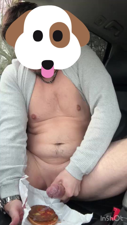 Cumburger - horny in my car
