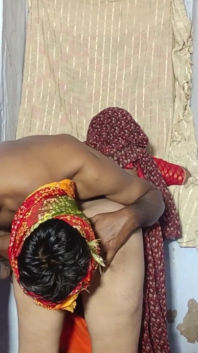 Aku jumpa bhabhi hot masa aku sedang dalam perjalanan, buat dia terpesona dan bawa ke bilik aku untuk ditiduri | Klip 1