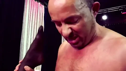 Seksi Alman kaltaklar partiyi seviyor