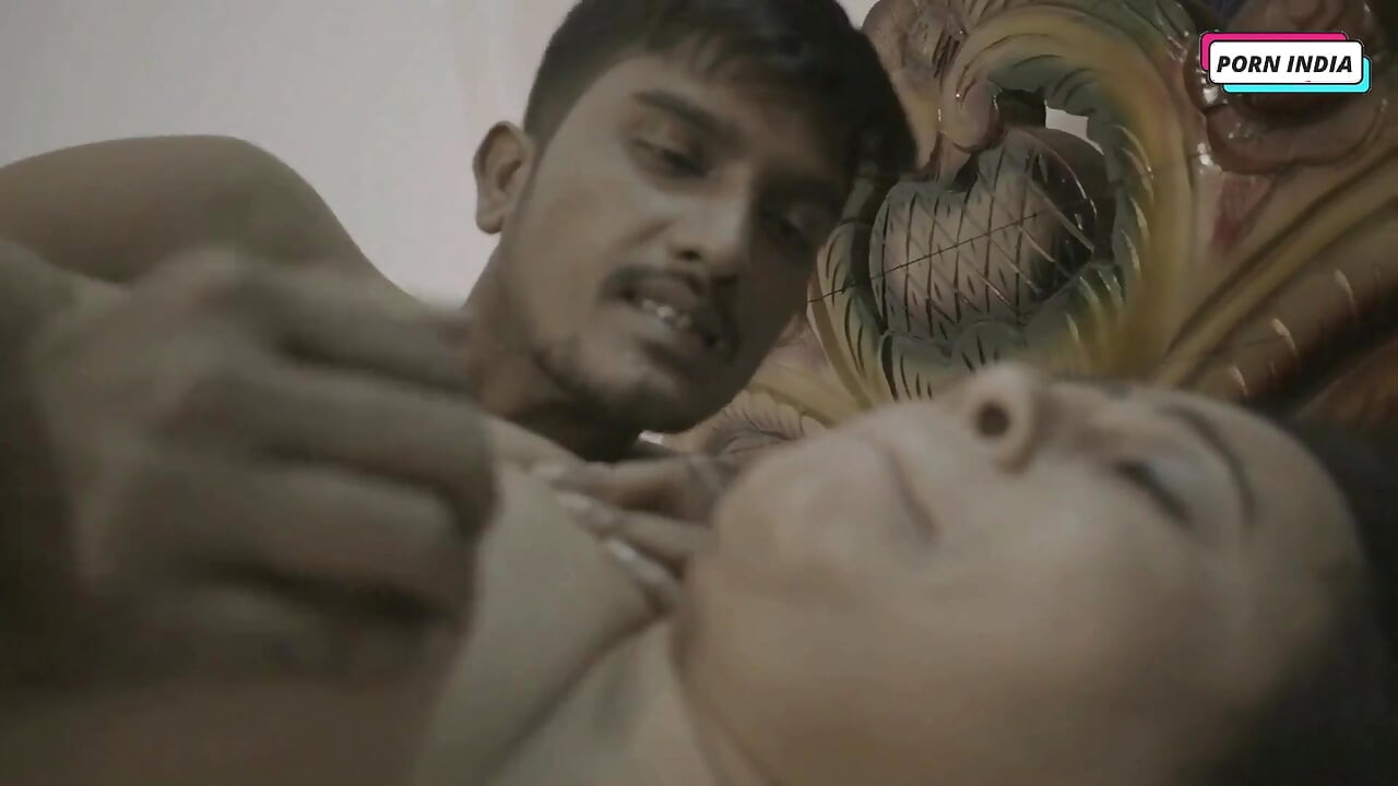 สาวสวยสุดฮอตโดนคนใช้เย็ด