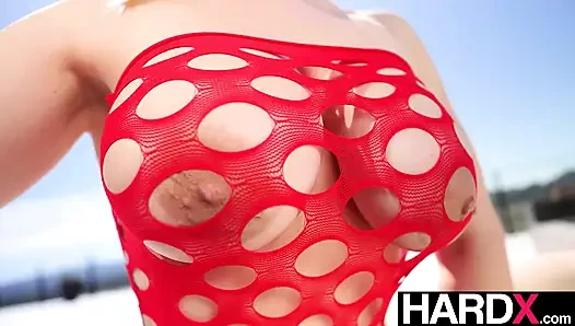 HARDX - большая солнечная задница блондинки-бомбы Zoey Uso принимает огромный член в помещении
