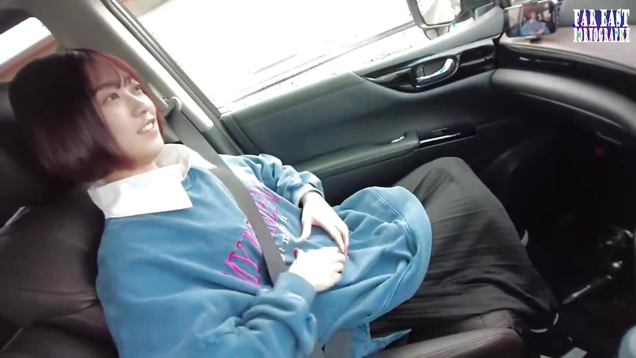 סימן רטוב משוטט כשהיא עוזבת שובב מנצנץ בכל מקום בו היא חושפת את עצמה 13