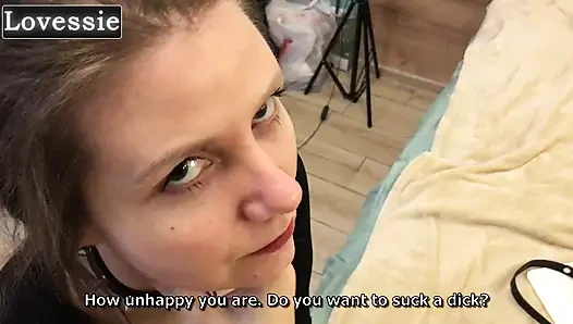 Послушная горячая милфа с сочной жопой обслуживает хозяина и становится человеческой мебелью - Lovessie