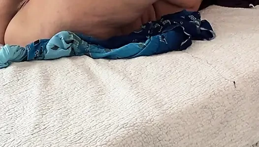 Mahalledeki ateşli yeni orta yaşlı seksi kadın götü, korunmasız seks