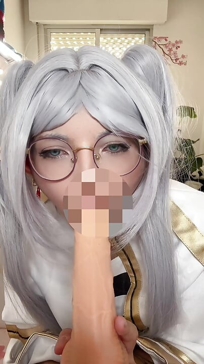 FRIEREN PRAVI ŽIVOT HENTAI KOSPLEJ DEVOJKE PUŠENJE KURCA