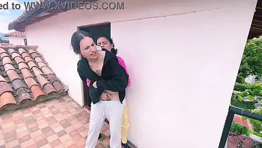 Ein schnelles Treffen mit meiner besten Freundin in der Öffentlichkeit