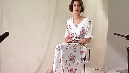 Крошка из Германии показывает свои большие сиськи на кастинге в любительском видео