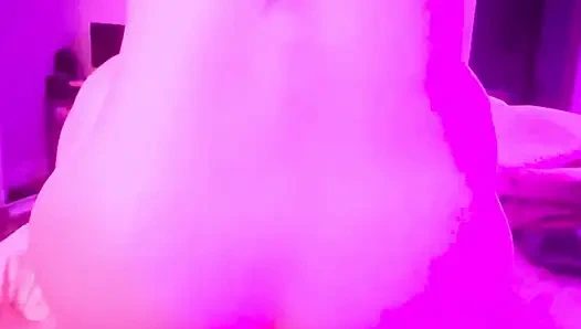 Китайская стриптизершка скачет в обратном стиле наездницы Yummy Jimmy, пока он не кончит в ее растрачанную киску