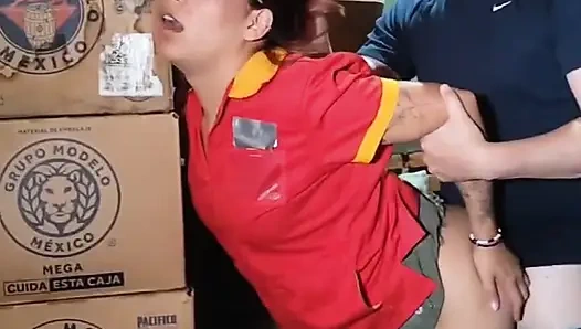 Patronum benden bodrumda yarağını emmemi istiyor