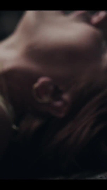 Orosz szőke és vörös hajú leszbikus hardcore szex - a lányokat idegen parazita irányítja | 1. klip