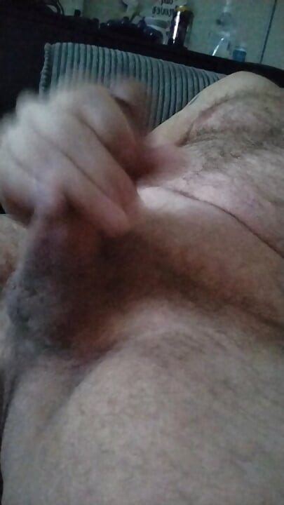 Quick wank - Hairy UK man plays