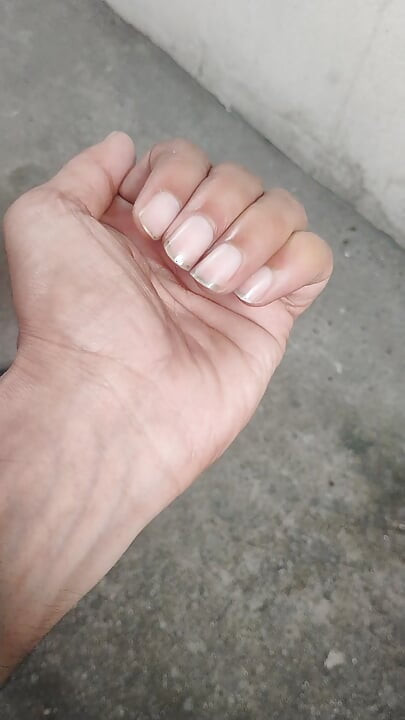 자지와 엉덩이에 이 아름다운 손을 원하는 사람