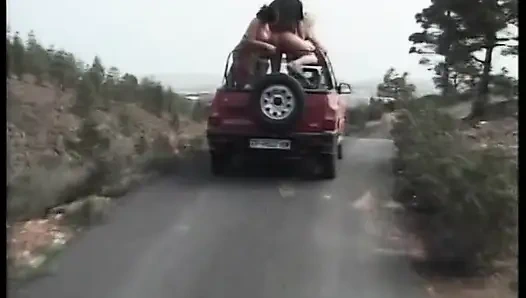 Bazı sürücülere yarağı dava eden olgun sürtükler için yolda seks